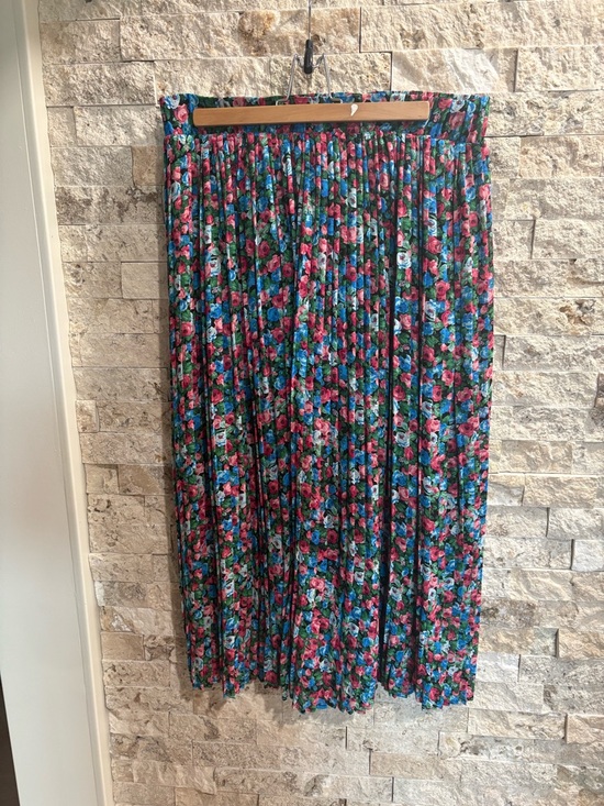 Suzy Shier Floral Pleated Midi Skirt in Green, Pink and Blue size L brand new - Picture 3 of 6